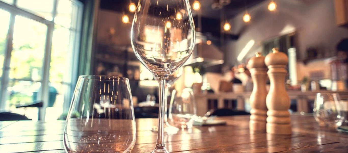 Πώς μπορείς εύκολα να καθαρίσεις τα θαμπά ποτήρια;